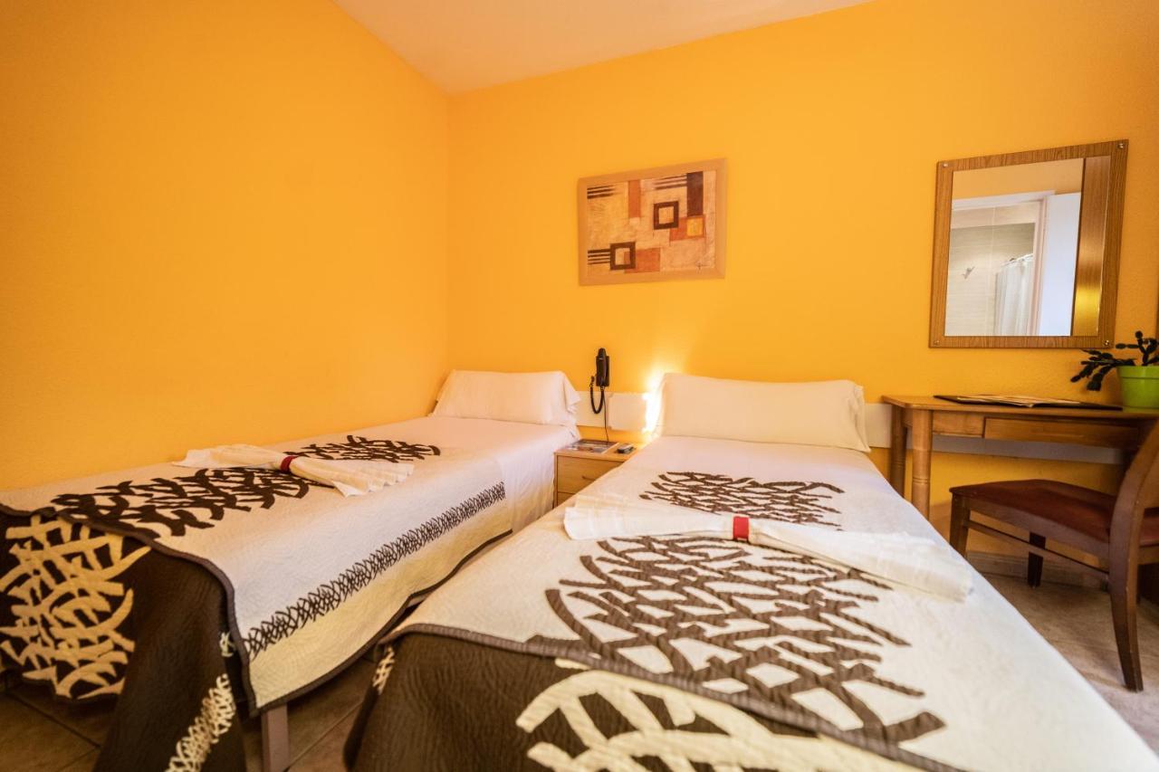 Hotel Les Terres LʼAldosa Buitenkant foto