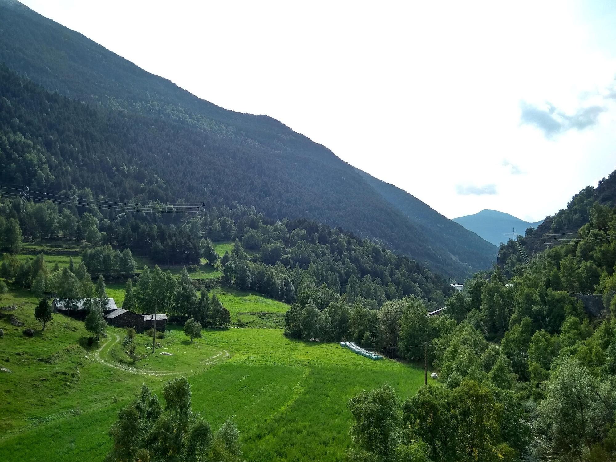 Hotel Les Terres LʼAldosa Buitenkant foto