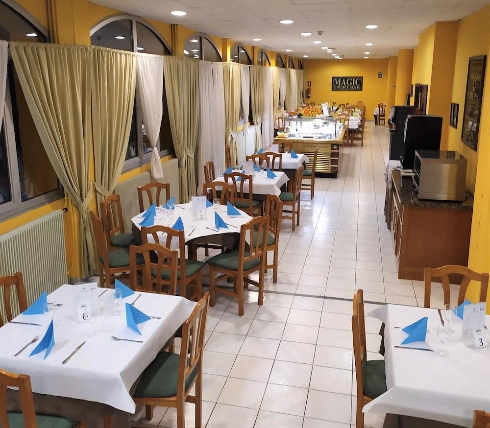 Hotel Les Terres LʼAldosa Buitenkant foto