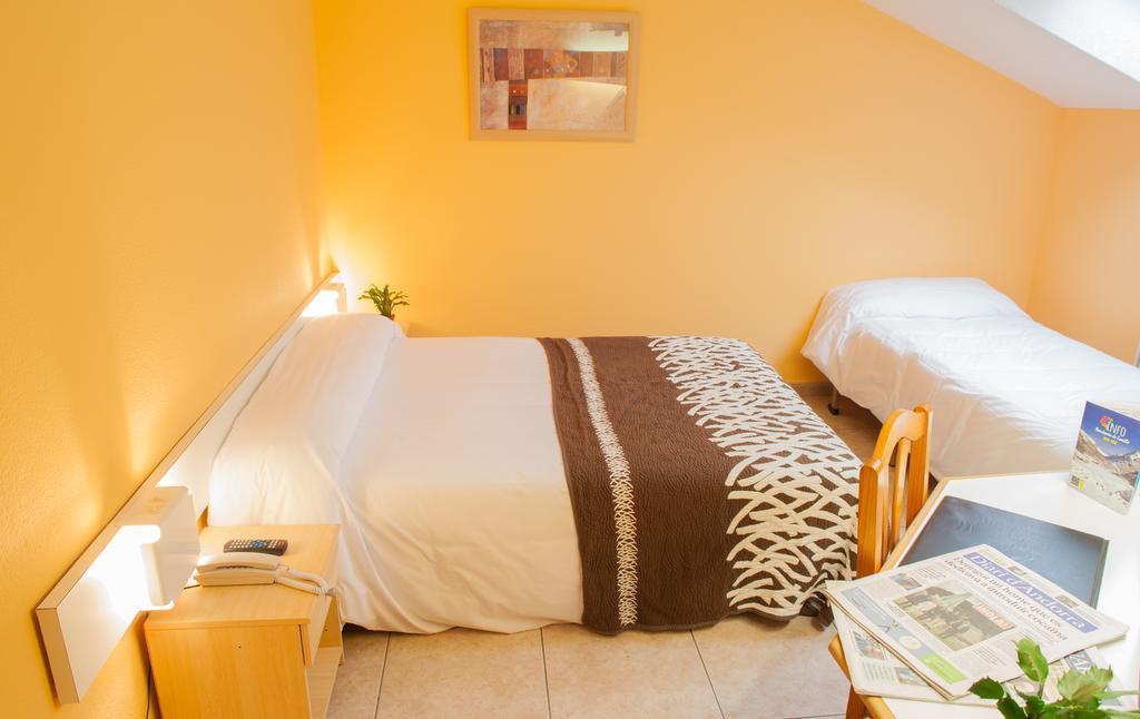 Hotel Les Terres LʼAldosa Buitenkant foto