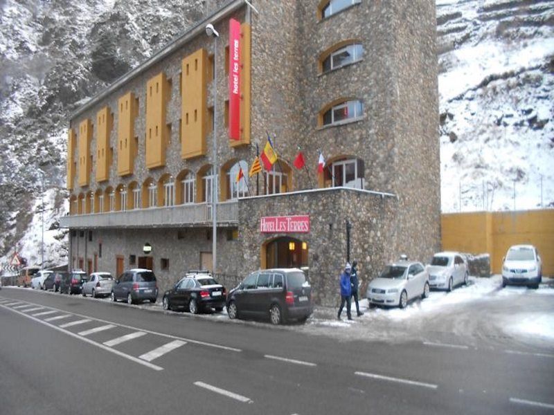Hotel Les Terres LʼAldosa Buitenkant foto