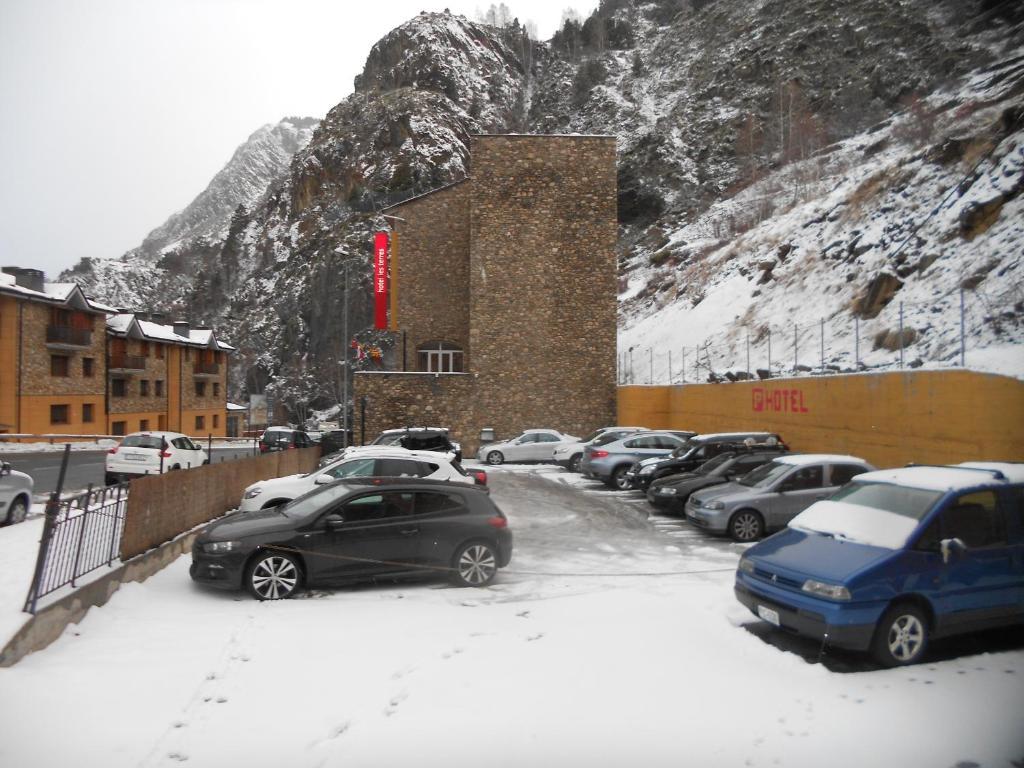 Hotel Les Terres LʼAldosa Buitenkant foto