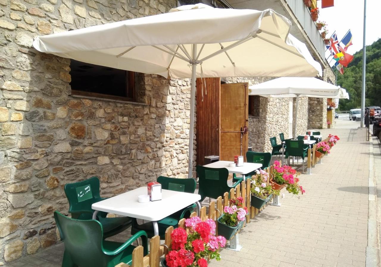 Hotel Les Terres LʼAldosa Buitenkant foto